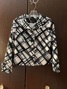 Trenz long sleeved short jacket. Blk/ white pattern. Size PS